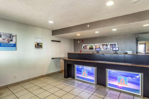 Motel 6-Corpus Christi TX - image 2