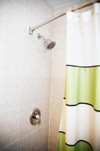 Baie, Red Carpet Inn and Suites Plymouth in Plymouth