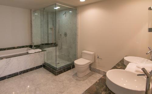 Luxury 5-star Condo @37th floor in Icon Brickell 2b/2b - image 8