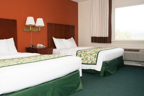 Scenic View Room 2 Queen Beds