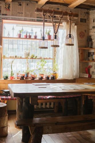 

Woodpecker's Inn