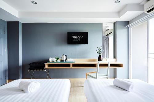 Theorie Hotel Sukhumvit by Tolani - SHA Extra Plus photo 1