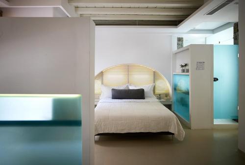 1 queen bed, 1 sofa bed