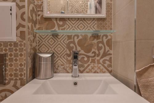 Welcoming One Bedroom on Vasil Levski Boulevard by Flat Mаnager, София (фото 8)