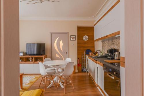 Welcoming One Bedroom on Vasil Levski Boulevard by Flat Mаnager, София (фото 3)