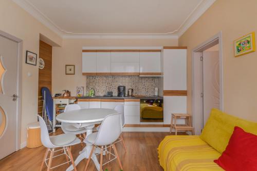 Welcoming One Bedroom on Vasil Levski Boulevard by Flat Mаnager, София (фото 9)