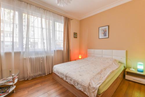Welcoming One Bedroom on Vasil Levski Boulevard by Flat Mаnager, София (фото 5)