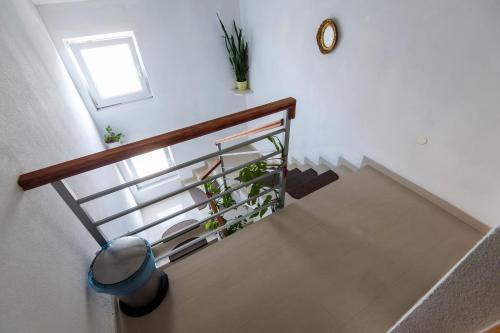 One Bedroom Apartment with Balcony image 2