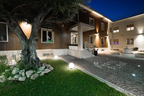 Plana Hotel - image 6