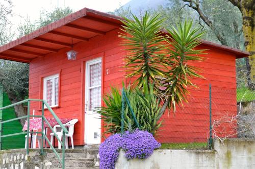 One Bedroom Bungalow with Shared Bathroom
