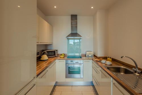 PREMIER SUITES Dublin Sandyford - image 4