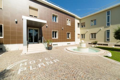 Plana Hotel - image 13