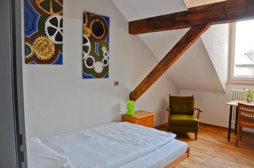 room detail thumbnail 0