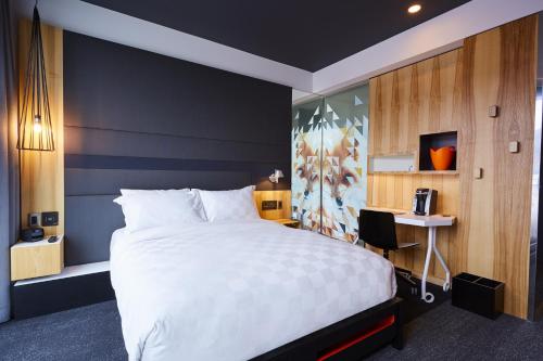 Alt Hotel Calgary East Village Alt Hotel Calgary East Village is conveniently located in the popular Downtown Calgary area. Offering a variety of facilities and services, the property provides all you need for a good nights sleep.