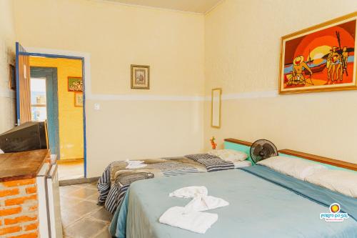 1 double bed, 1 twin bed