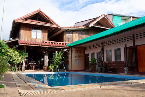 Chian house near Wat Rong Seur Ten (Blue Temple)