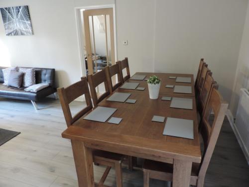 บริการและสิ่งอำนวยความสะดวก, 5 Bed Camberley Airport Accommodation in แคมเบอร์เลย์