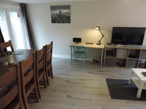 5 Bed Camberley Airport Accommodation