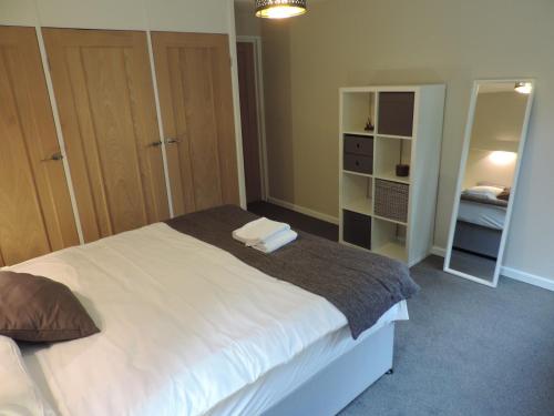 5 Bed Camberley Airport Accommodation