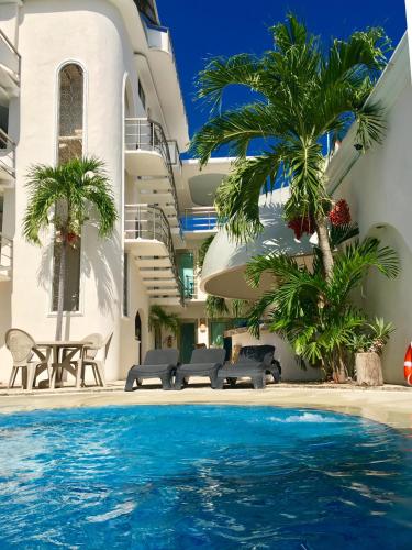 Exterior view of Hotel Blue Star Cancun