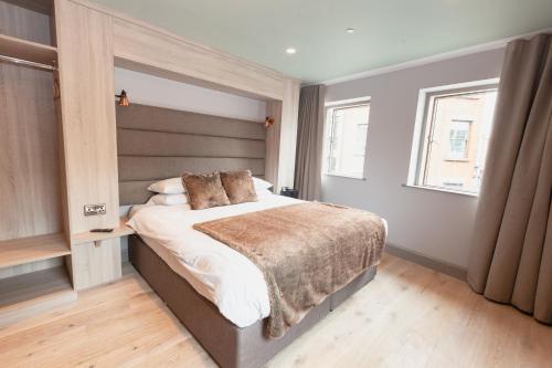 Clarendon Suites - main image