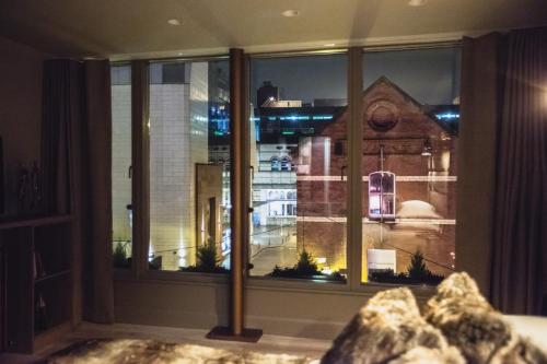 Clarendon Suites - image 10