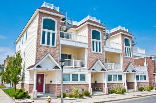 ❤️ The Top End Townhomes with Stunning Views On One-Of-A-Kind Rooftop Deck! WOW!