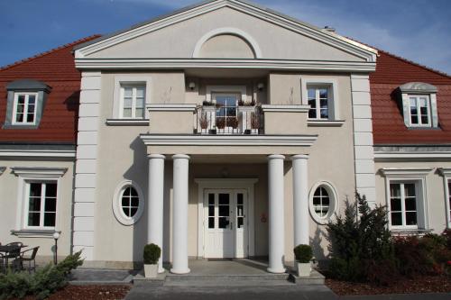 Вхід, Eco Nieborow in Неборув