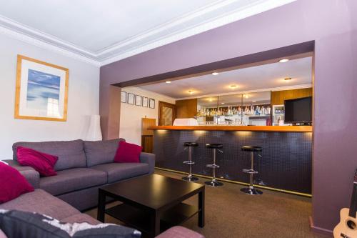 Bar/lounge, Sleepwell Motel in Albany