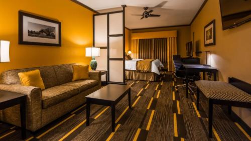 Best Western Plus Emerald Inn & Suites