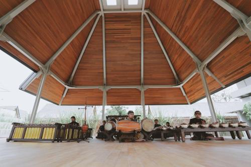 Facilities, Ayom Java Village near Adisumarmo International Airport