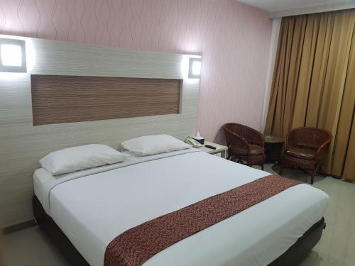 Standard Double or Twin Room image 6