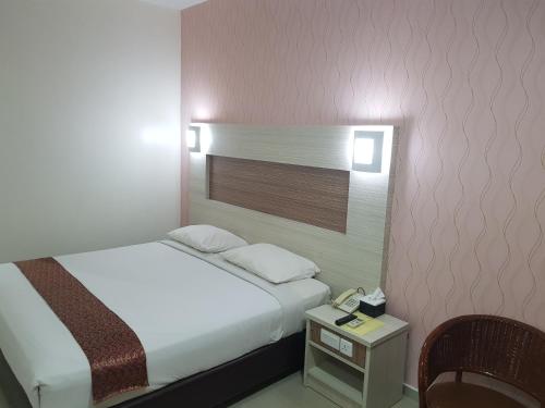 Standard Double or Twin Room image 8