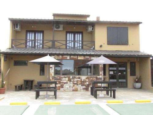 . Hosteria Los Troncos
