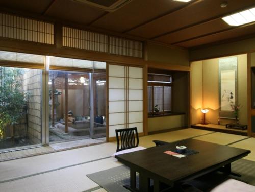 Sakuraya Sakuraya is a popular choice amongst travelers in Sanjo, whether exploring or just passing through. Offering a variety of facilities and services, the property provides all you need for a good nights