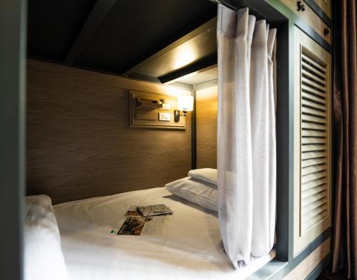 Warm Window Silom - Hostel Room Type - Bed in 4 Bed Dormitory (B)