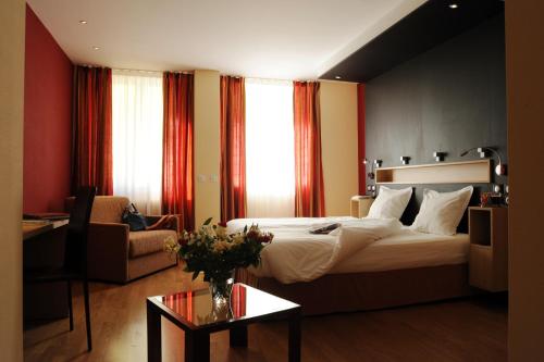 Deluxe Room image 10