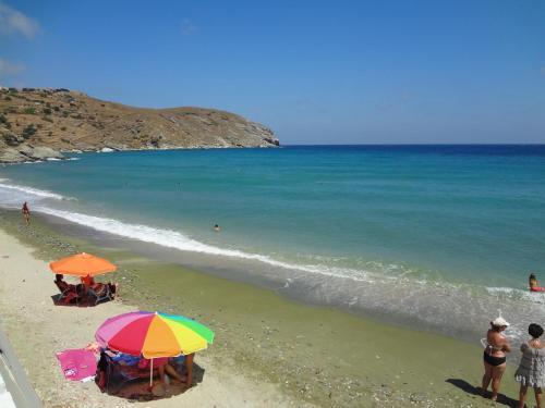 Cozy Citrus Garden House by the Seaside. in Ormos Korthiou (Cyclades)