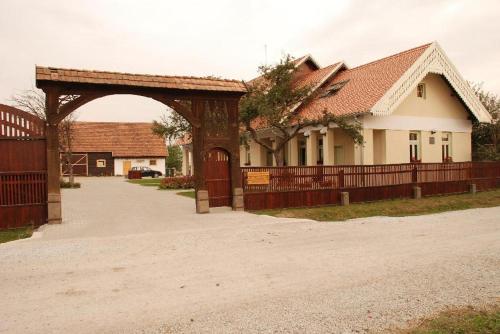 Borsika panzió - Accommodation - Ciumani