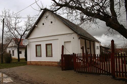 Exterior view, Kisgeresd Vendeghaz in Hogyesz