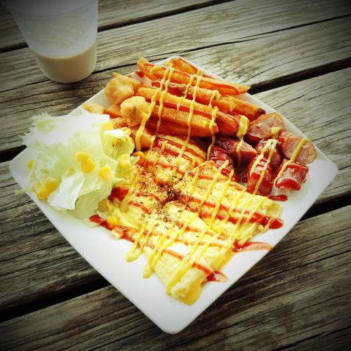 Food and beverages, whitiedoggie Villa in Eluanbi