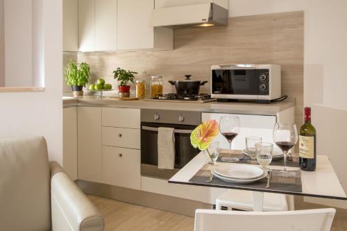 Vatican Suites Apartments - image 9