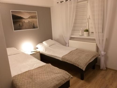 2 twin beds