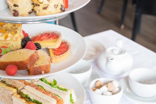 View Hotel Folkestone - image 2