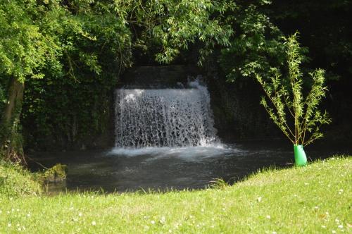 LES GITES INSOLITES DE LA CASCADE