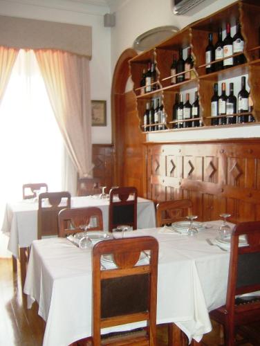 Restaurant, Alentejano Low Cost Hotel in Estremoz