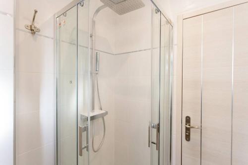 GRAND HOTEL: New 2 BEDS/ 2 BATHS