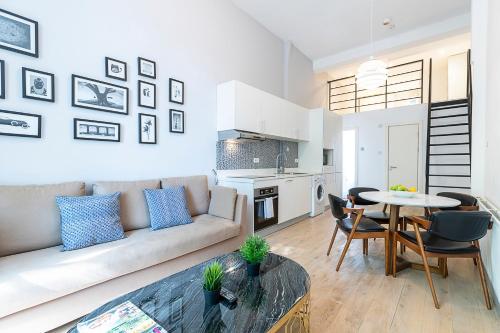 Charming 2 Bed Flat Near Hyde Park (sleeps 4), , London