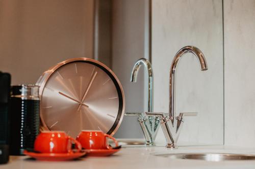 Clarendon Suites - image 7