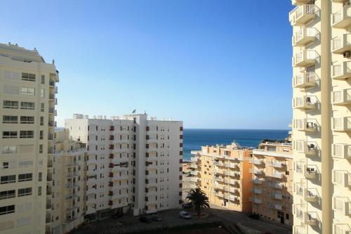  Banga Sol II - Baleeira 9ºD - Vista Mar - Wi-Fi, Unterkunft in Armação de Pêra